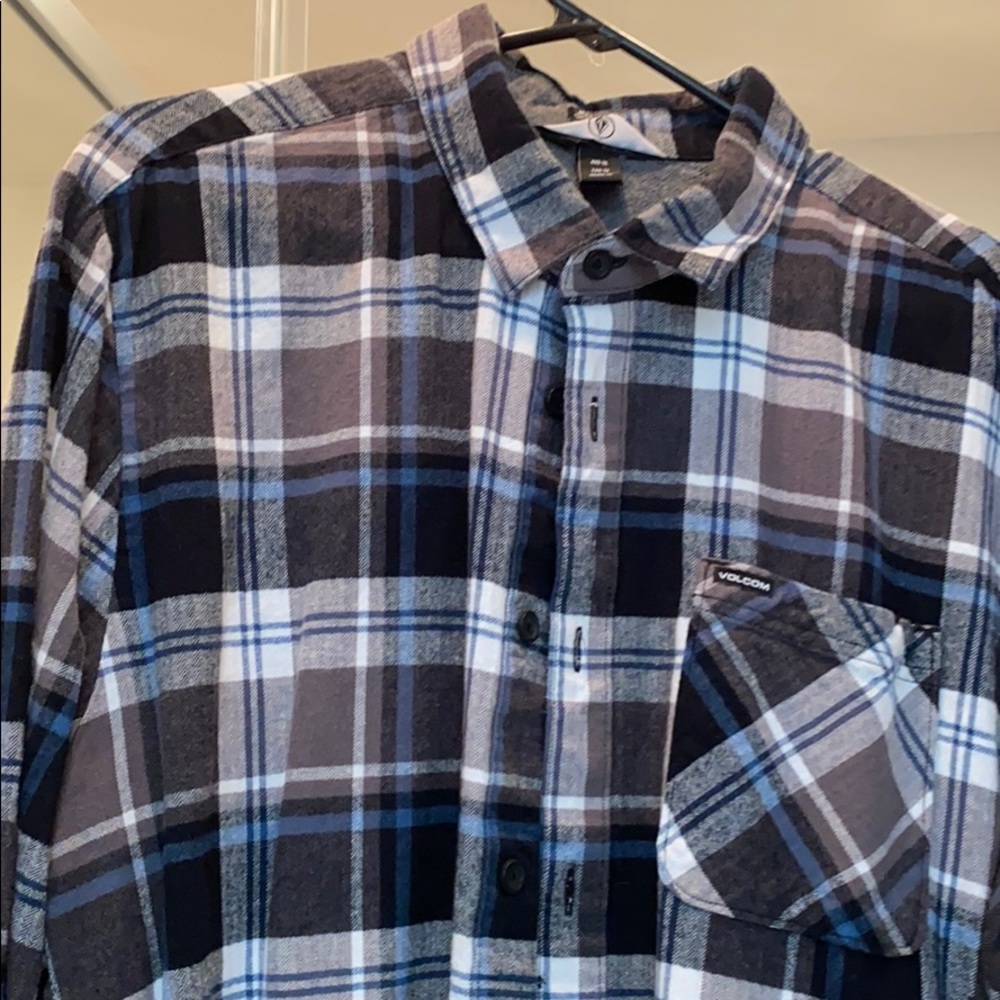 Volcom button down